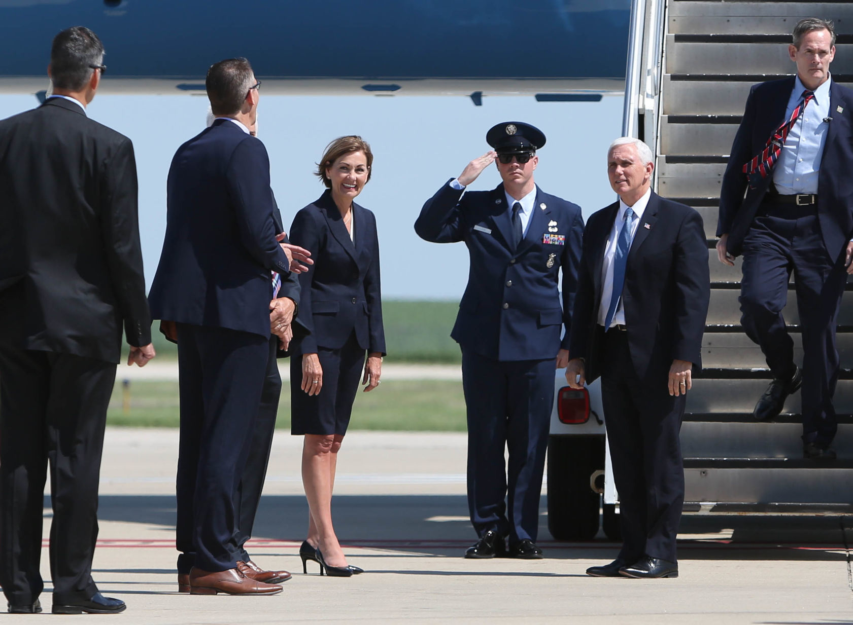 VP Pence arrives in Mason City (25).jpg